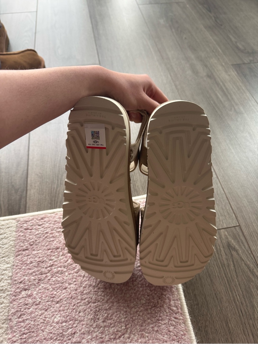 UGG® Goldenstar Women's Tan Sandals. Size 8. - Picture 3 of 5